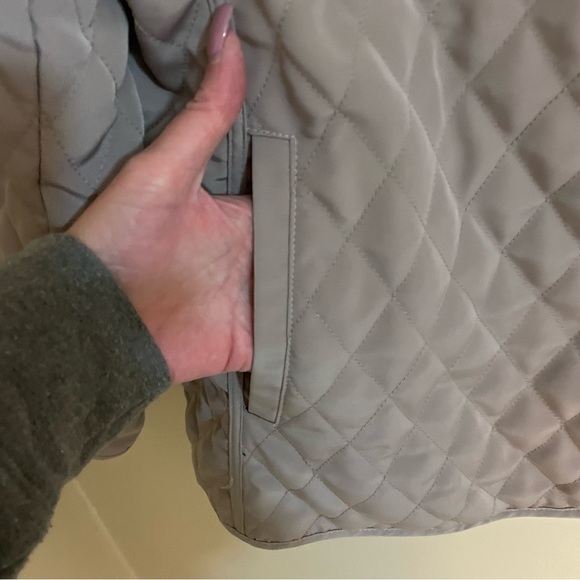 Fen-nelli limited edition quilted beige clasp button closure jacket. - Picture 4 of 10